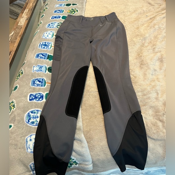 Selling some riding clothes before I go to college! - Picture 1 of 1